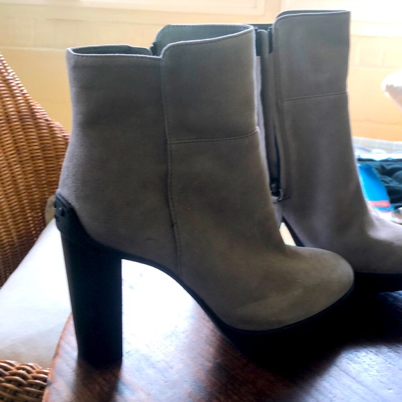 Tods light Grey booties